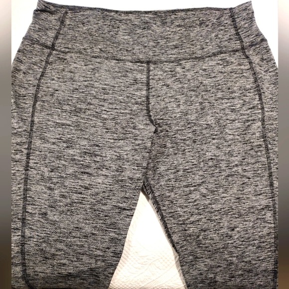 Lane Bryant Pants - 💸$13 Lane Bryant Athletic Yoga Criss Cross Leg 22/24 W  Pant [EUC]